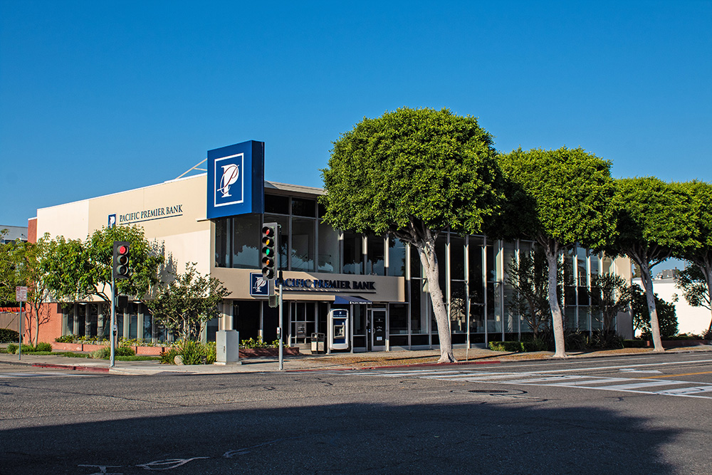 Pacific Premier Bank (1961) 200 W. Commonwealth Avenue 